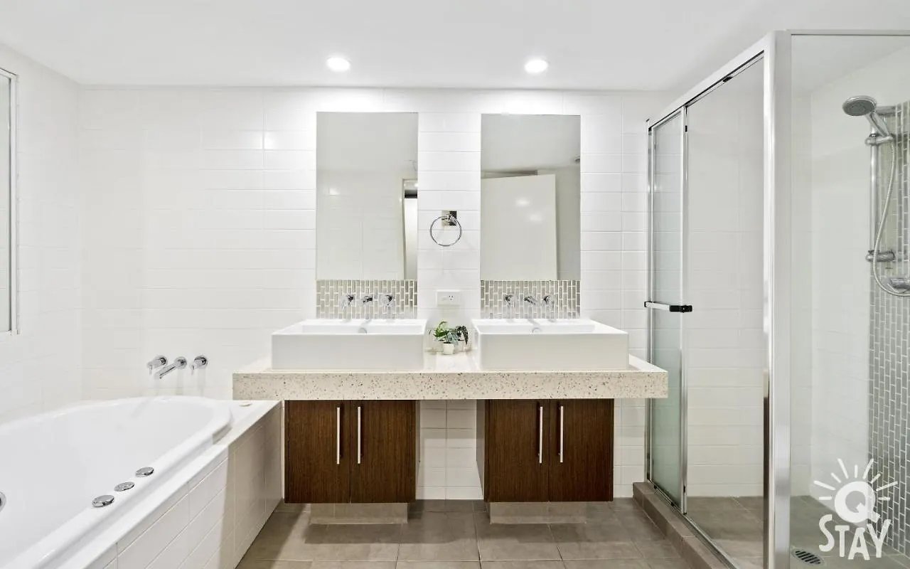 Wings Penthouses - Qstay Apartman *