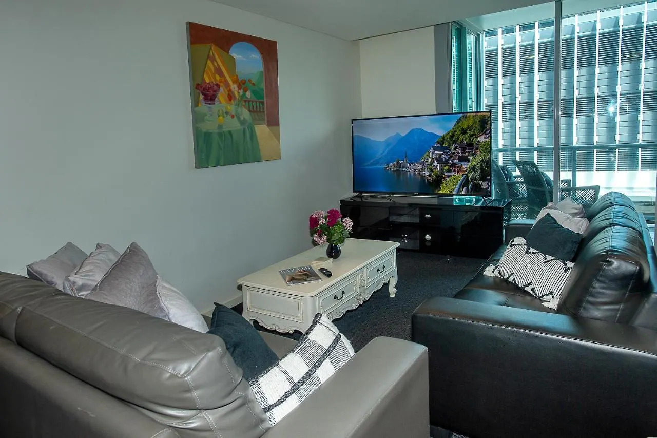 Exquisitely Furnished 2 Bedroom Apartment! Apartment Gold Coast