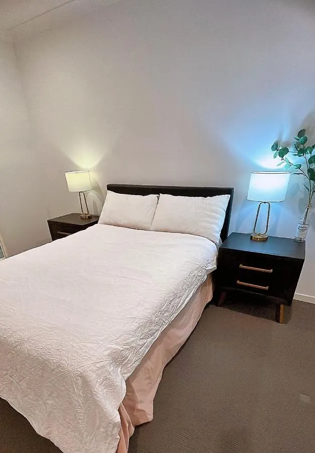 Homestay Near Helensvale Station *