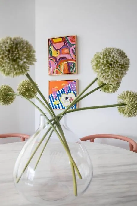 Blush On Broadbeach- Beachside And Pet Friendly, 3rd Floor Walk Up Apartment *