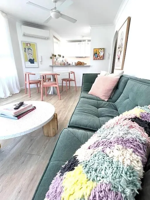 Apartment Blush On Broadbeach- Beachside And Pet Friendly, 3rd Floor Walk Up Gold Coast
