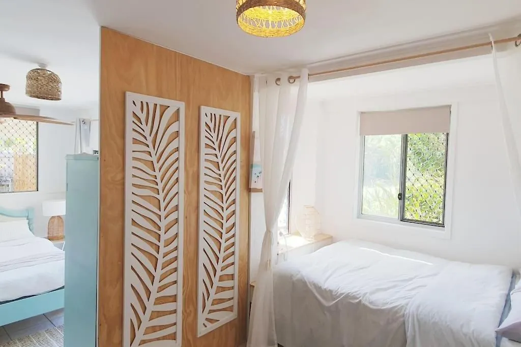 Penzion Entire Guest - Is 1 And Half Km - Pets Welcome Gold Coast