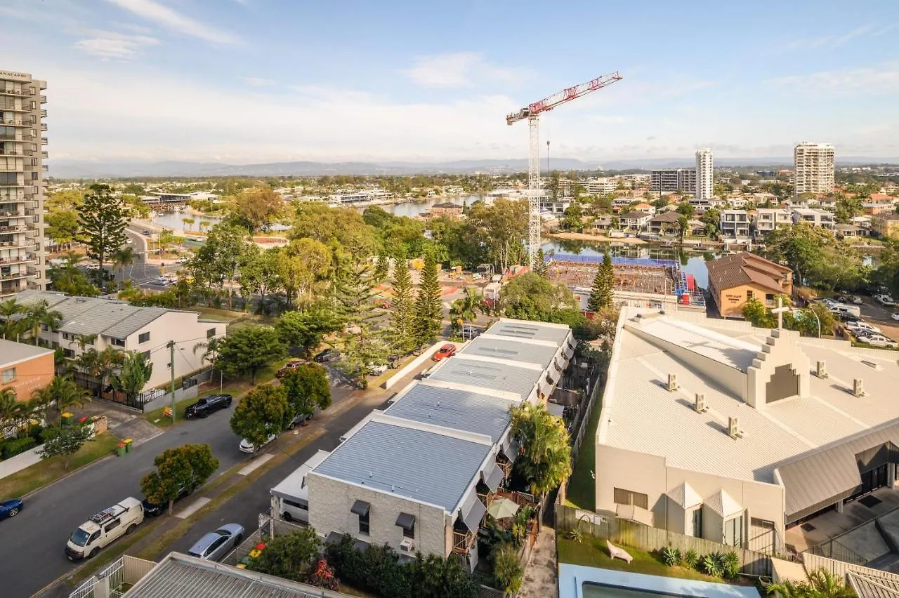 1br Sky Rise Surfers Stunner *