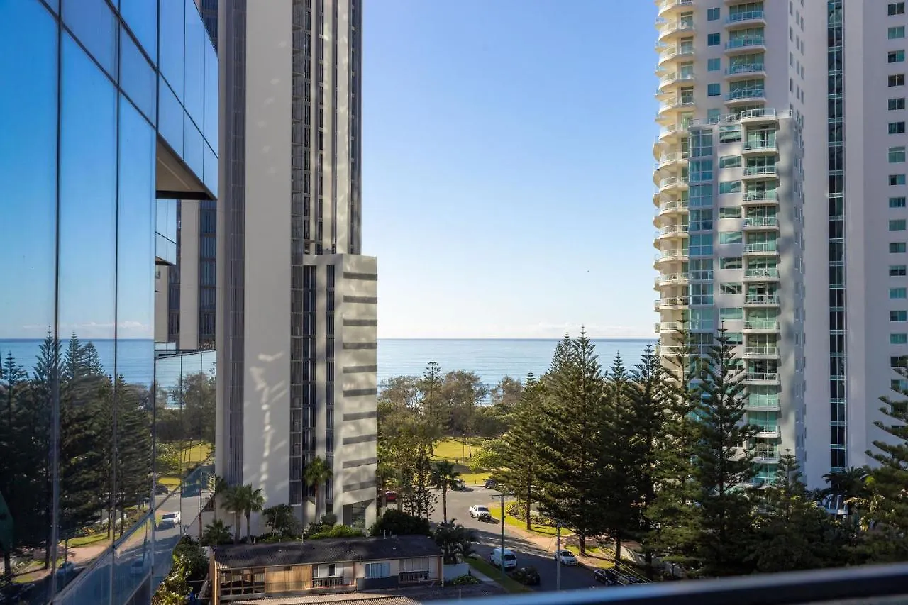 Апартаменты Ultiqa Signature At Broadbeach *