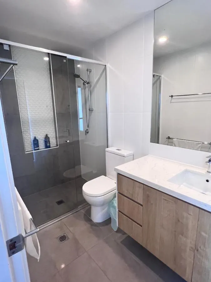 Near New 4br Townhouse Next To Shopping Mall Appartement Gold Coast