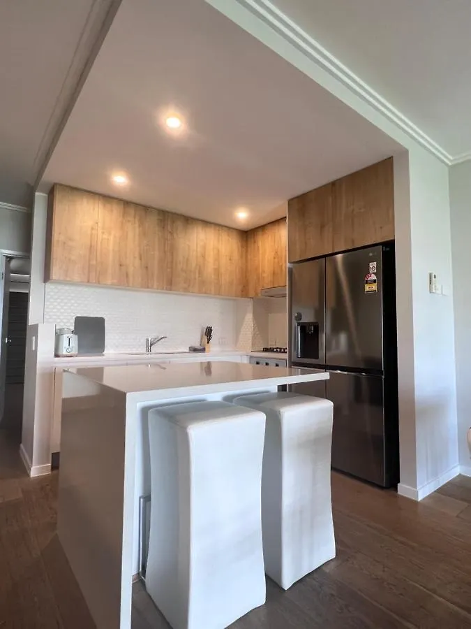 Near New 4br Townhouse Next To Shopping Mall Appartement *
