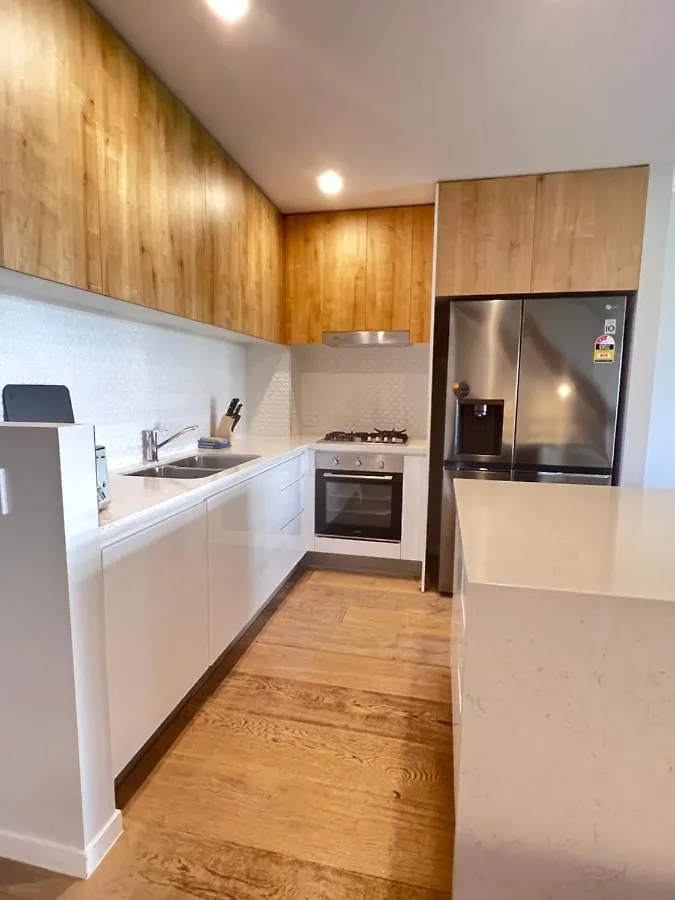 Near New 4br Townhouse Next To Shopping Mall Appartement Gold Coast