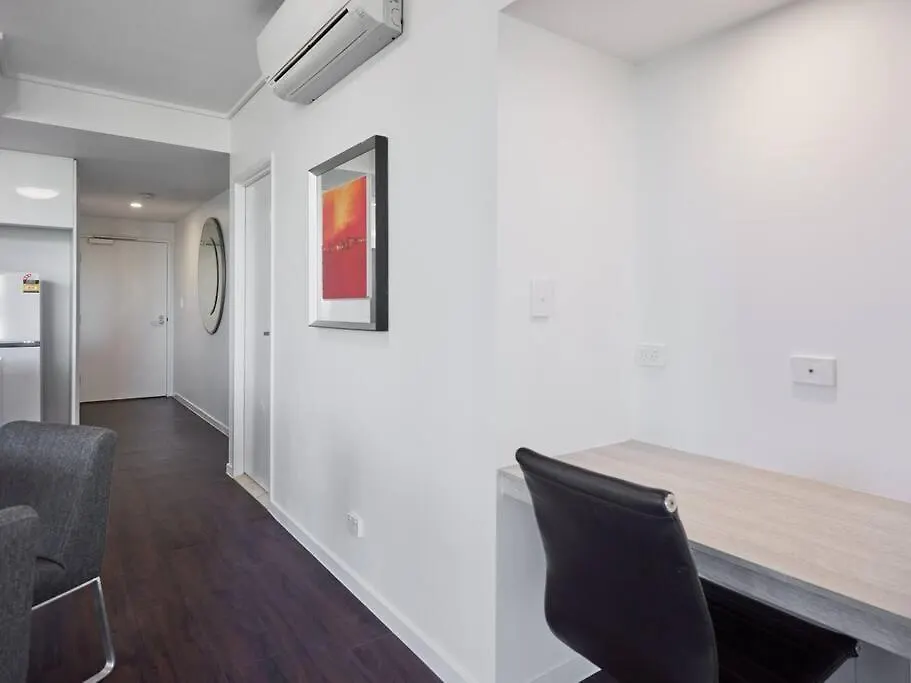 Two Bedroom In Robina Center Lägenhet