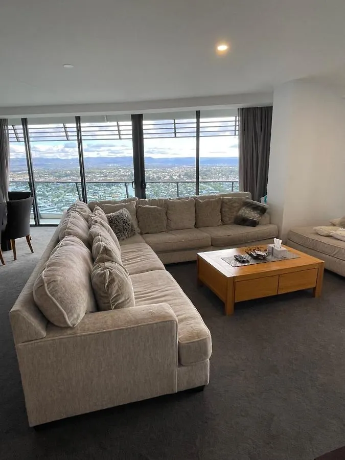 4 Bedroom Luxury Sub Penthouse Oracle Broadbeach Level 31 Magnificent Views 260m2 Family Skyhome Sleeps 8 Adults And 2 Children, Sofa Bed Portacot, High Chair To Everything Skyhome 5 Star