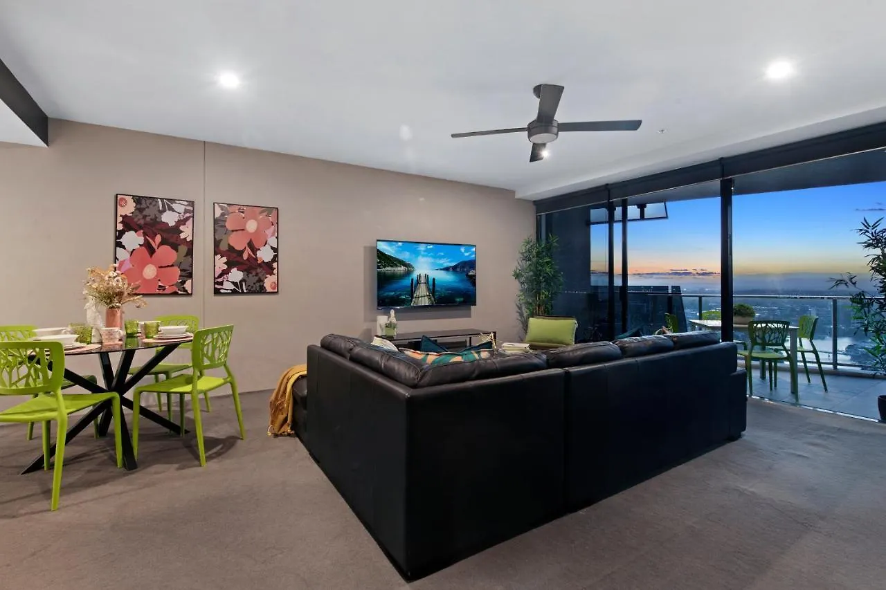 Two Bedroom Self Contained - Circle On Cavill - Privately Managed * Gold Coast