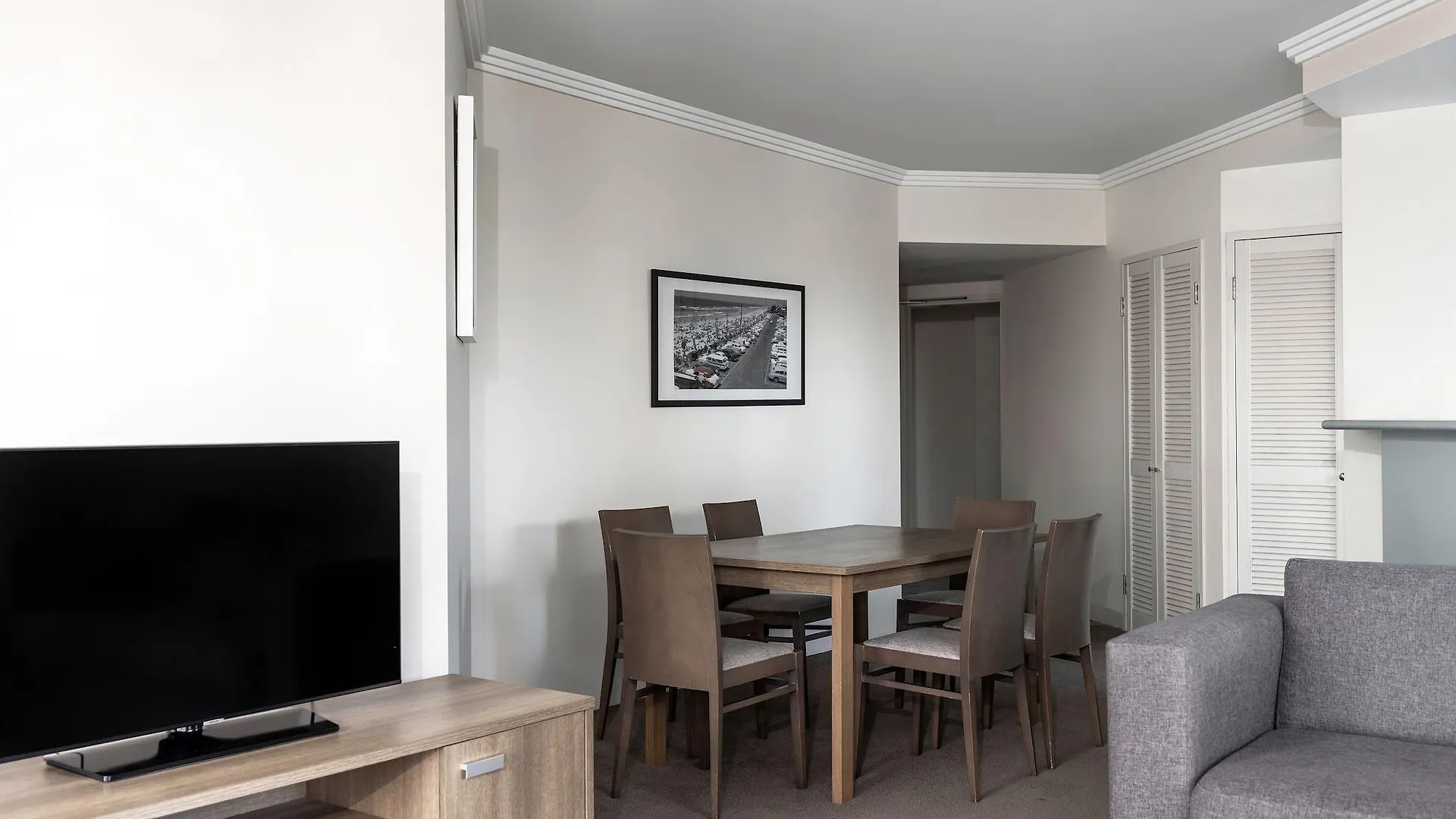 Mantra Crown Towers 4*
