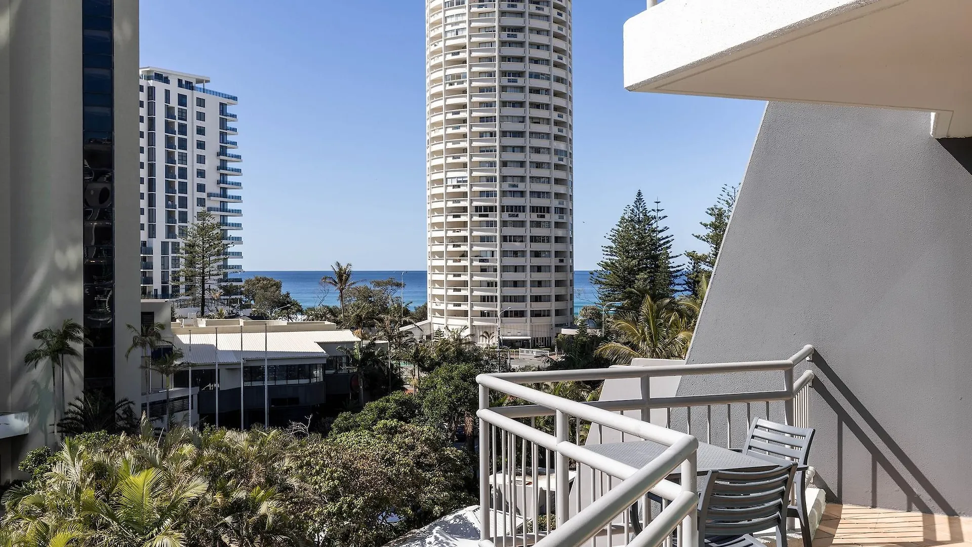 Mantra Crown Towers 4*