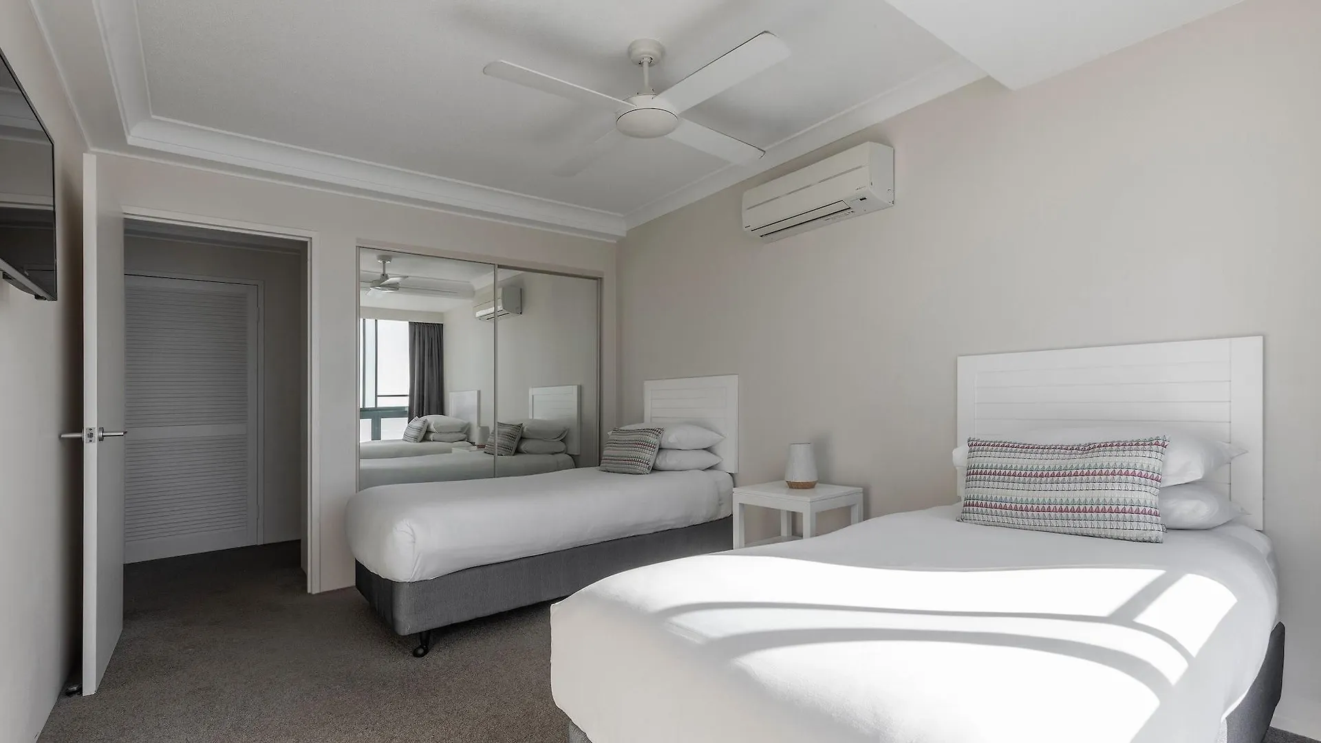 Mantra Crown Towers Aparthotel 4*