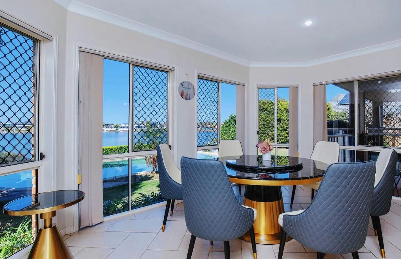 Holiday home Kozyguru Waterfront, With Private Jetty Qmw019 Gold Coast