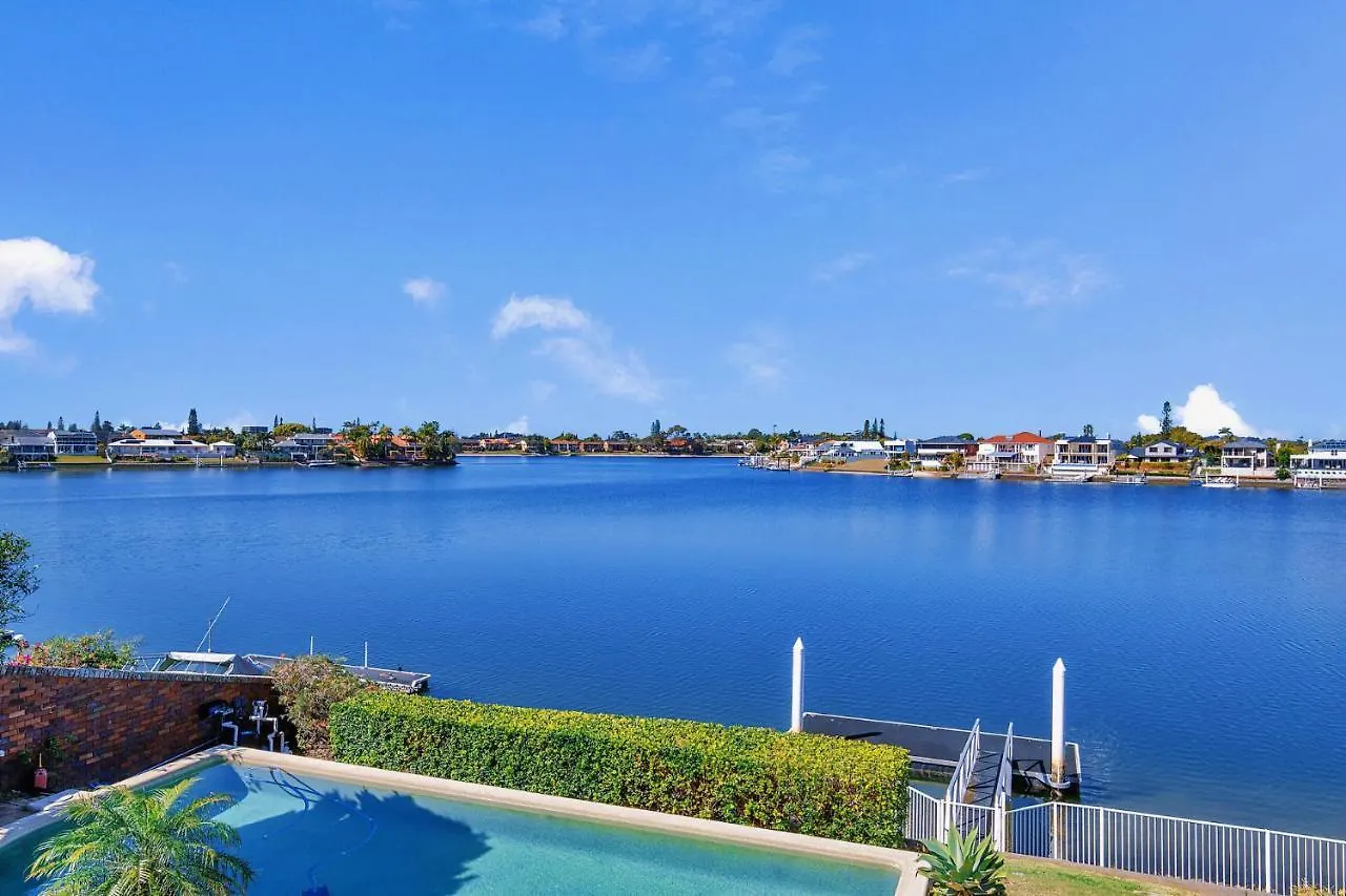 Kozyguru Waterfront, With Private Jetty Qmw019 * Gold Coast