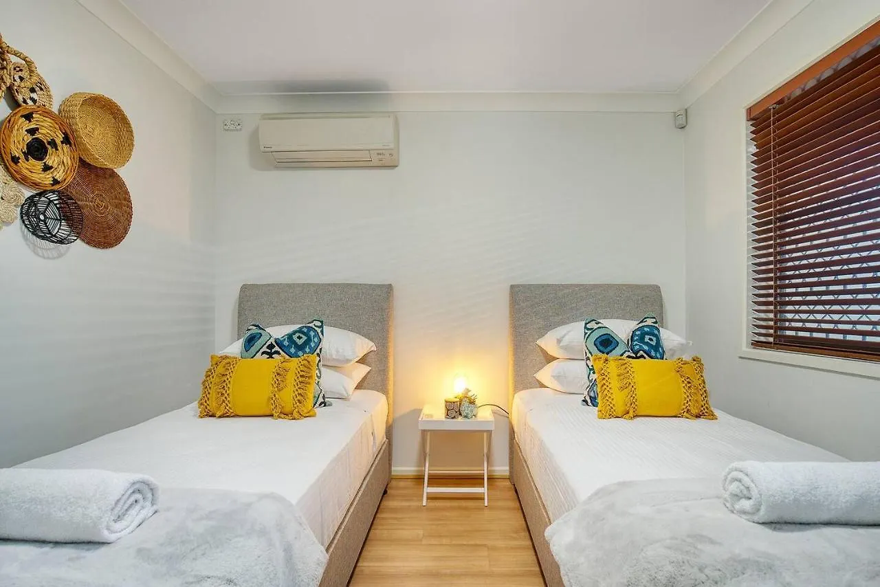 Apartamento 'buzzing Surfers' Vibrant Indoor-outdoor Lifestyle