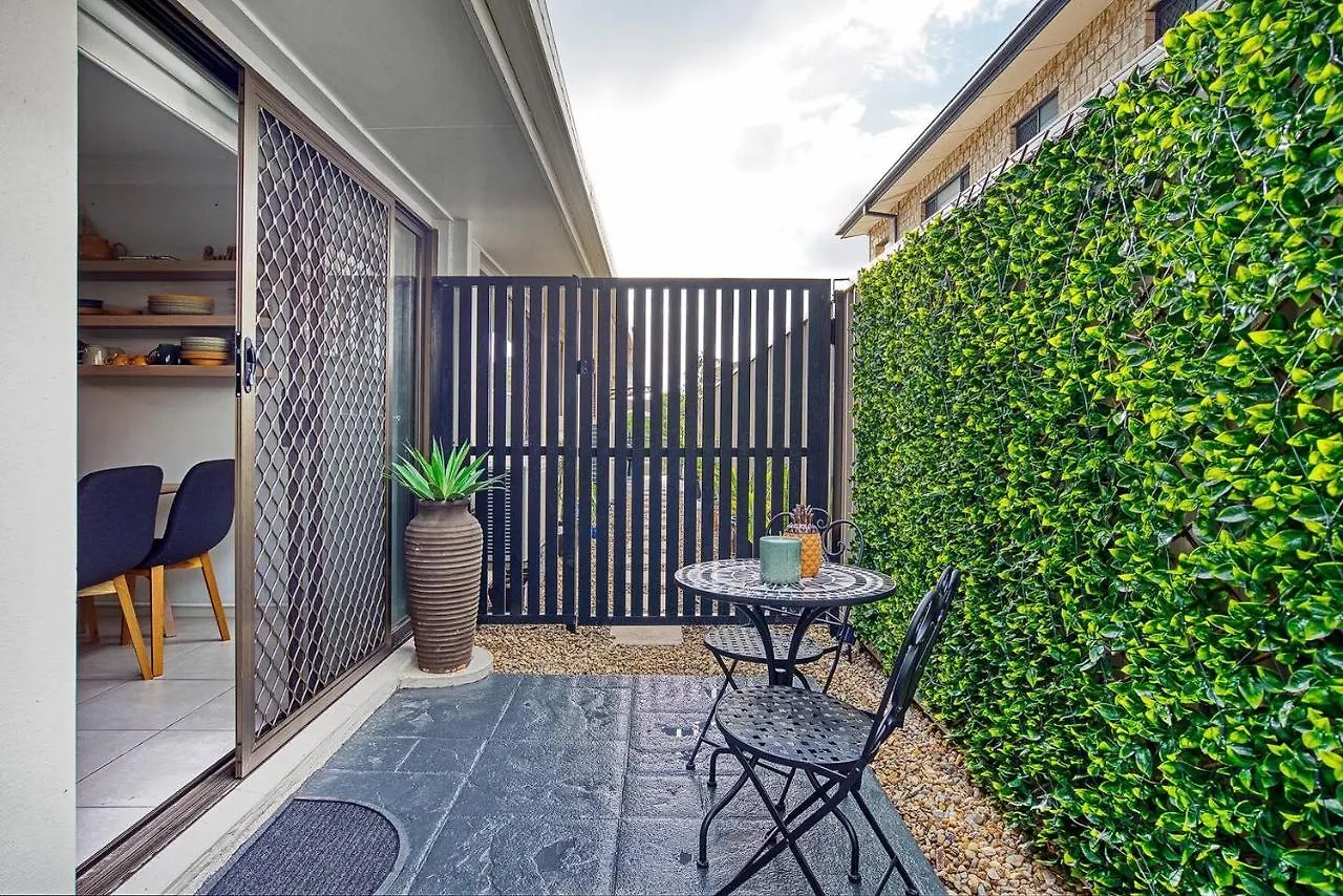 'buzzing Surfers' Vibrant Indoor-outdoor Lifestyle Apartamento Gold Coast