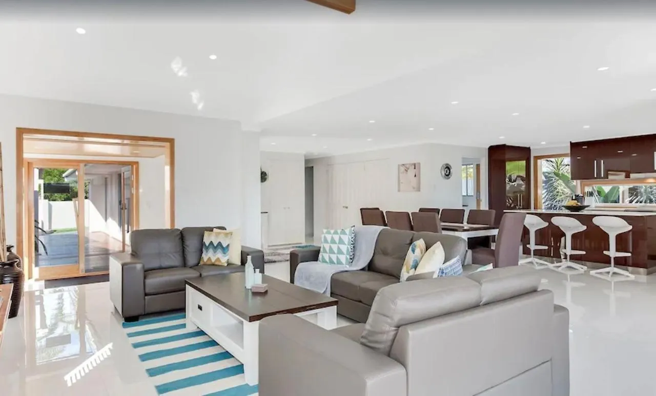 Waterfront Family Entertainer *