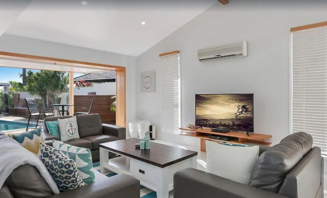 Waterfront Family Entertainer * Gold Coast