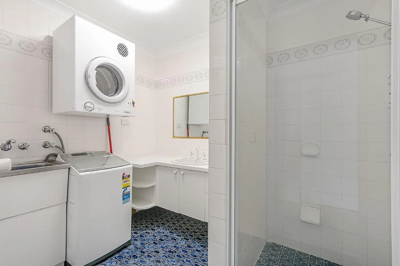 Cobden Court Unit 6 - 2 Bedroom Unit One Street From The * Gold Coast