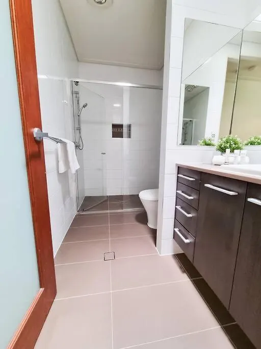 Stylish Surfers Paradise Haven 4br4b Stunning Pool 2 * גולד קוסט