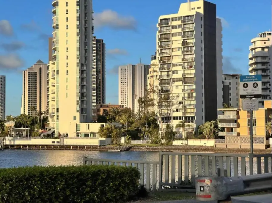 Stylish Surfers Paradise Haven 4br4b Stunning Pool 2 וילה גולד קוסט