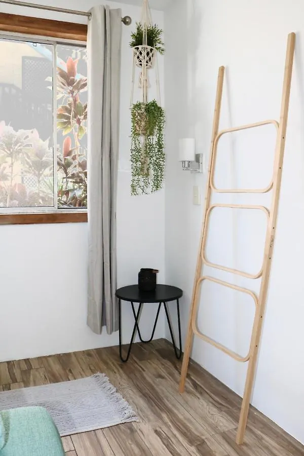 Surf Shack In Iconic Rainbow Bay - Coolangatta Qld Apartment