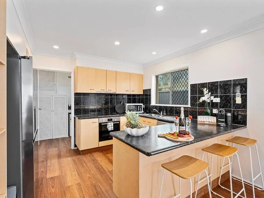 Southport Oasis 6br Pool Central Villa Gold Coast