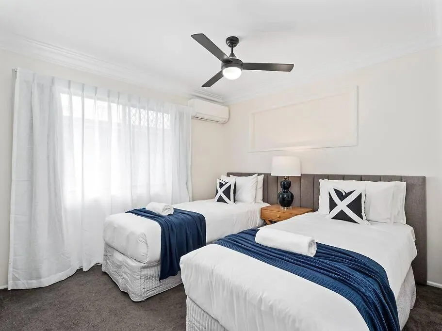 Southport Oasis 6br Pool Central Villa *