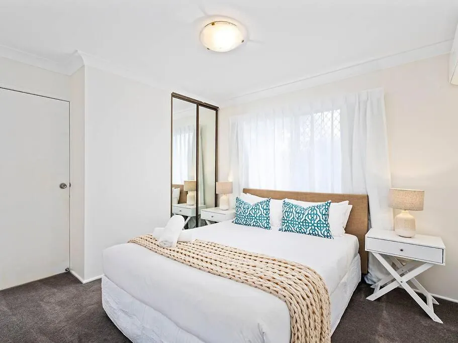 Southport Oasis 6br Pool Central * Gold Coast