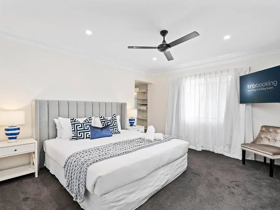 Villa Southport Oasis 6br Pool Central Gold Coast