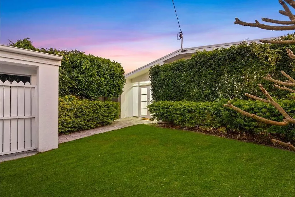 Southport Oasis 6br Pool Central * Gold Coast