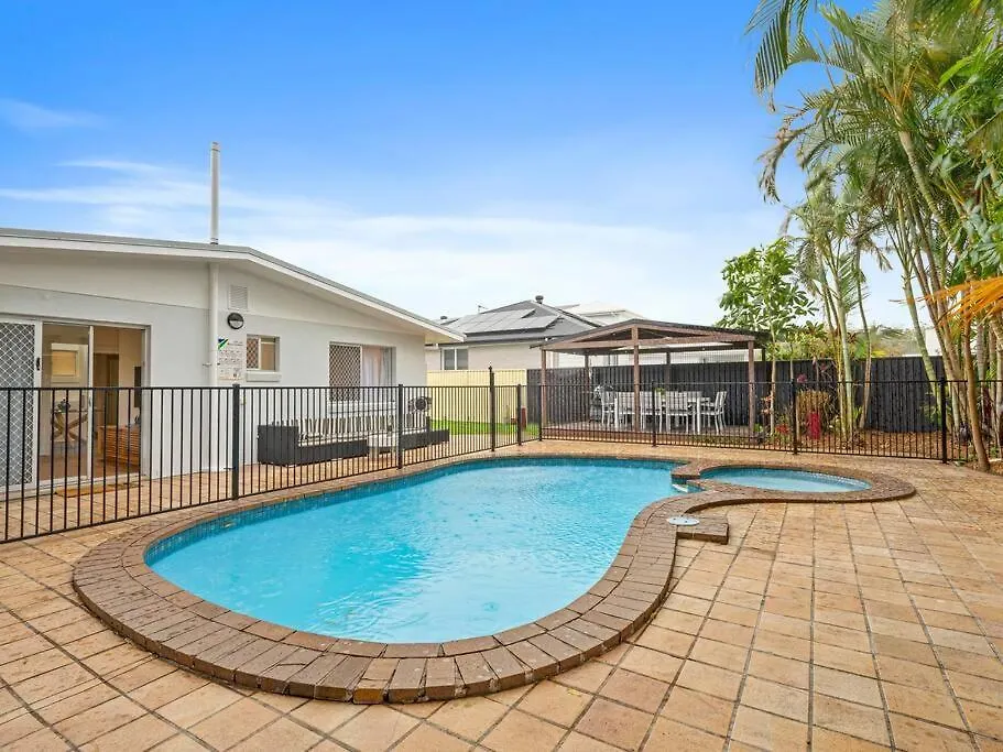 Southport Oasis 6br Pool Central Villa Gold Coast