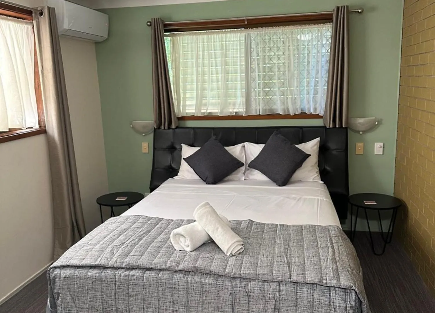 Airport - Only 300 Meters To Airport Terminal Motel 3*