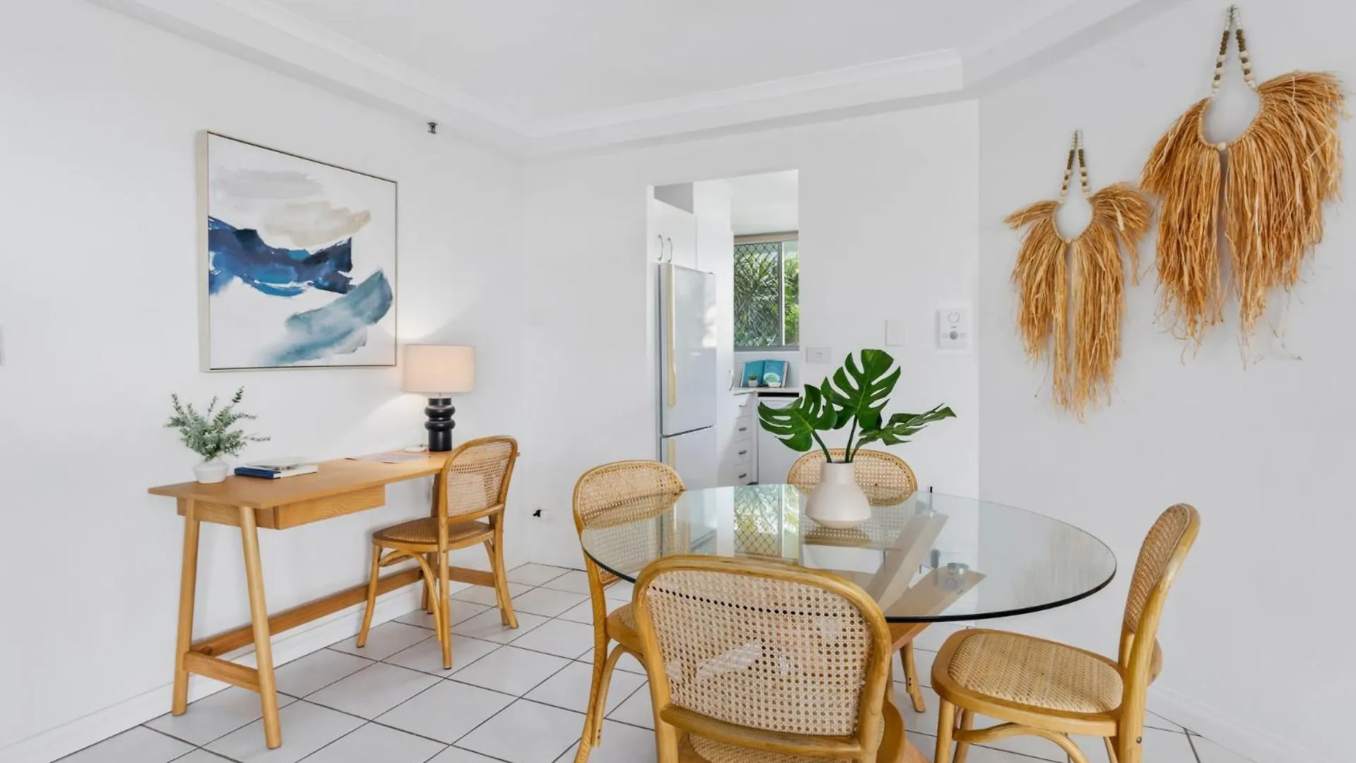 Beachfront 2-bed With Pool, Bbq & Tennis Court דירה