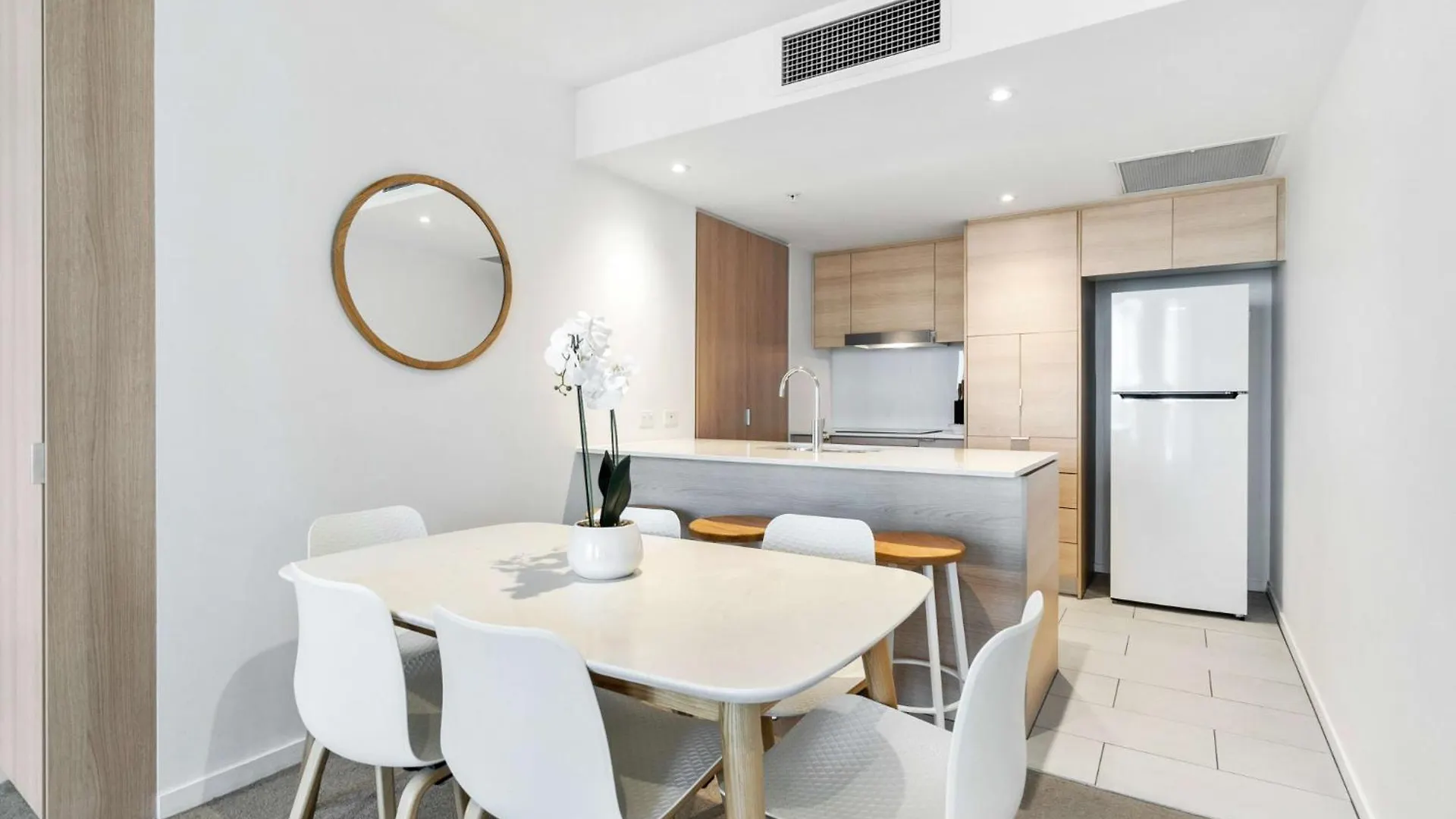Elegant 2-bed With Stunning Views, Pool, Bbq, Gym Guldkusten