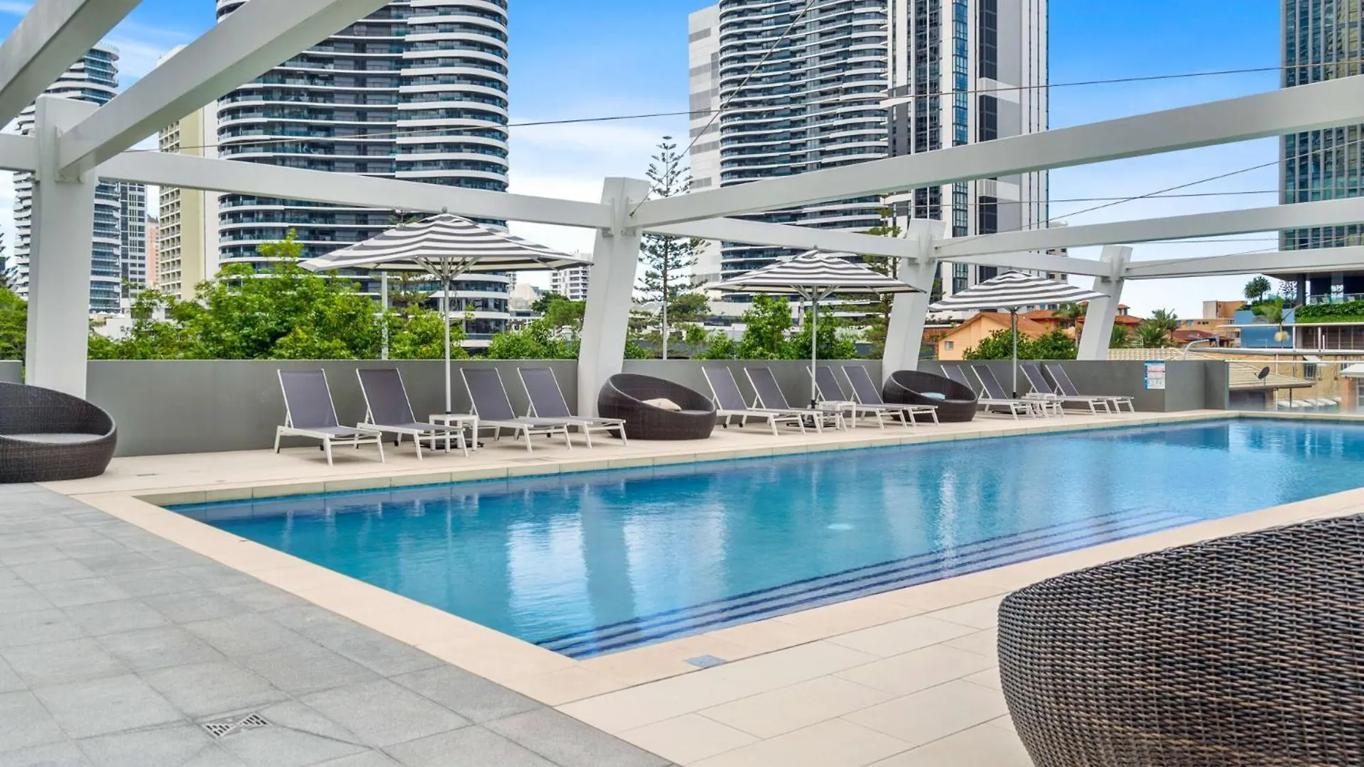 Elegant 2-bed With Stunning Views, Pool, Bbq, Gym Guldkusten