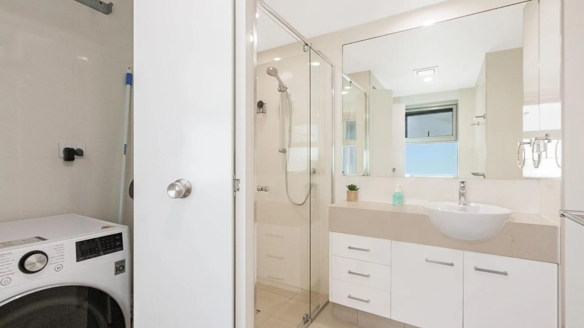 Eden Unit 101 * Gold Coast