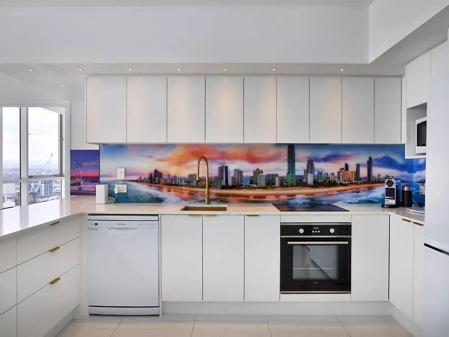 Luxurious In Surfers Apartament