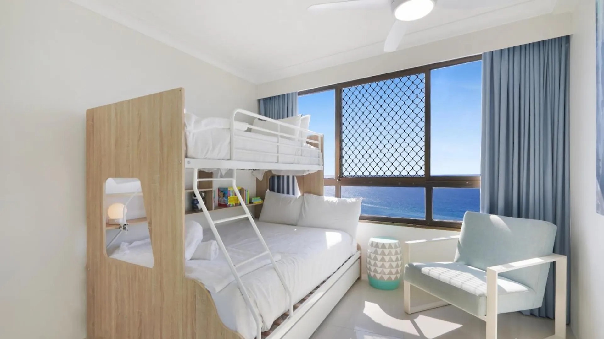 2-bedroom With Impeccable Ocean Views Gold Coast