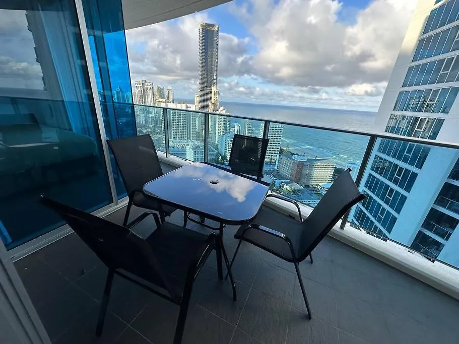 Апартаменты Hilton Surfers High Floor Beach Views
