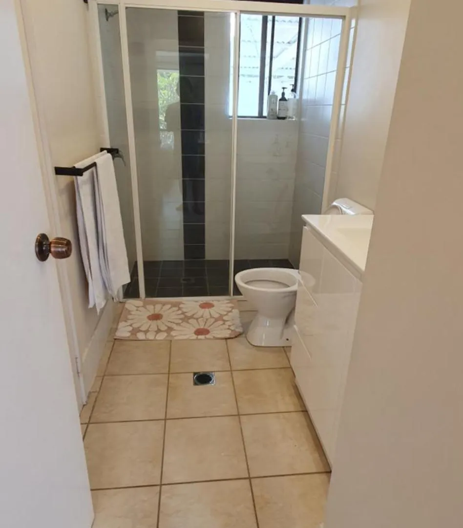 Family Retreat, 1 And Half Kms, Shops, Full *