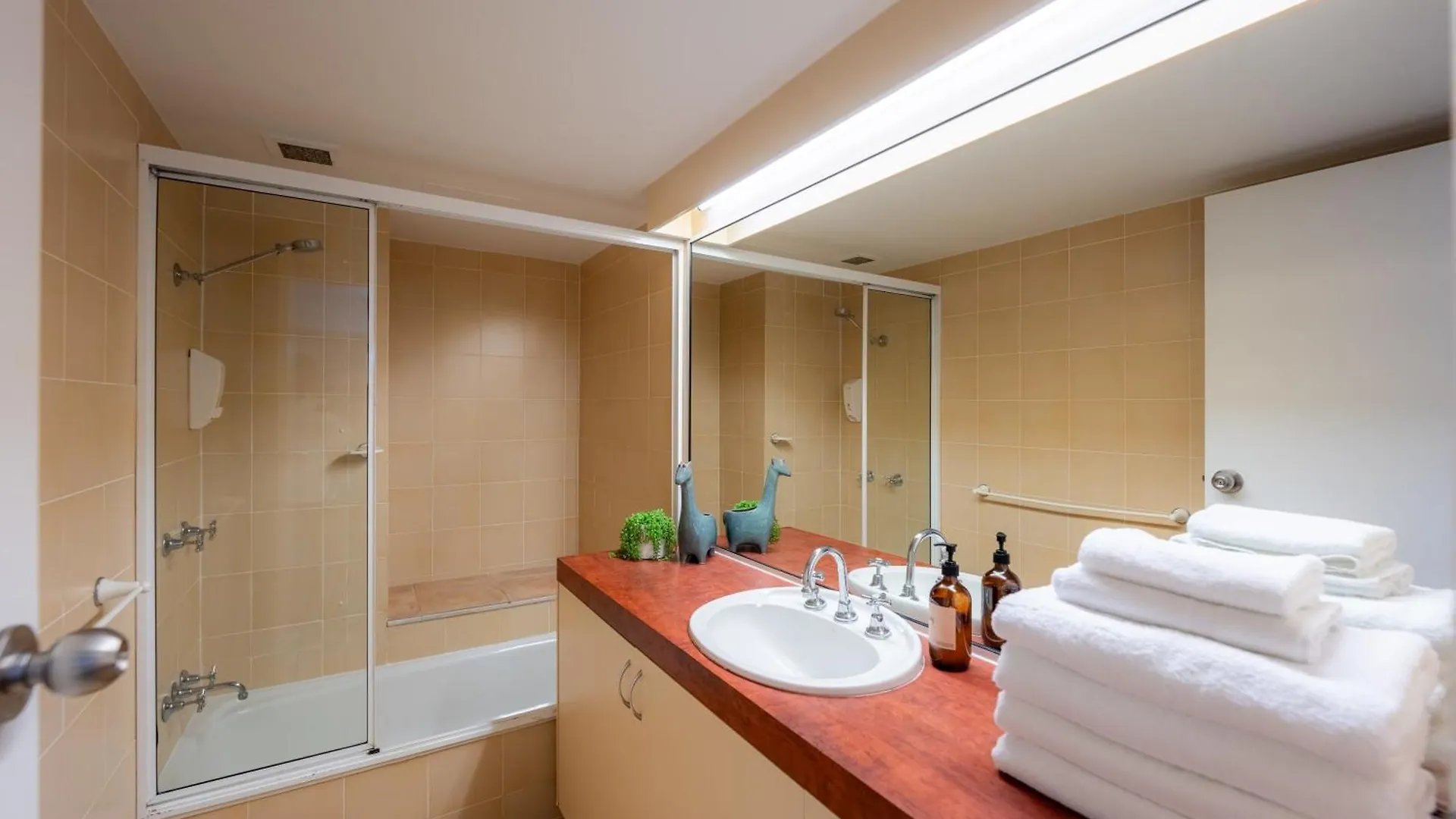 The Rocks Gi Apartment *