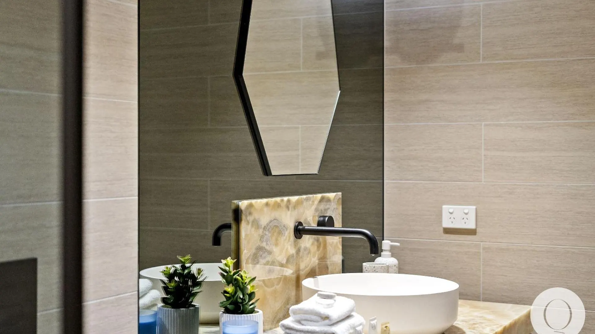 Luxury Units At The Jewel Residences - Q *