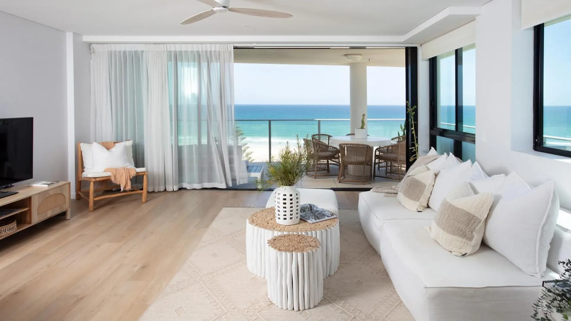 Apartment Sol - Luxury 3 Bedroom In Kirra *