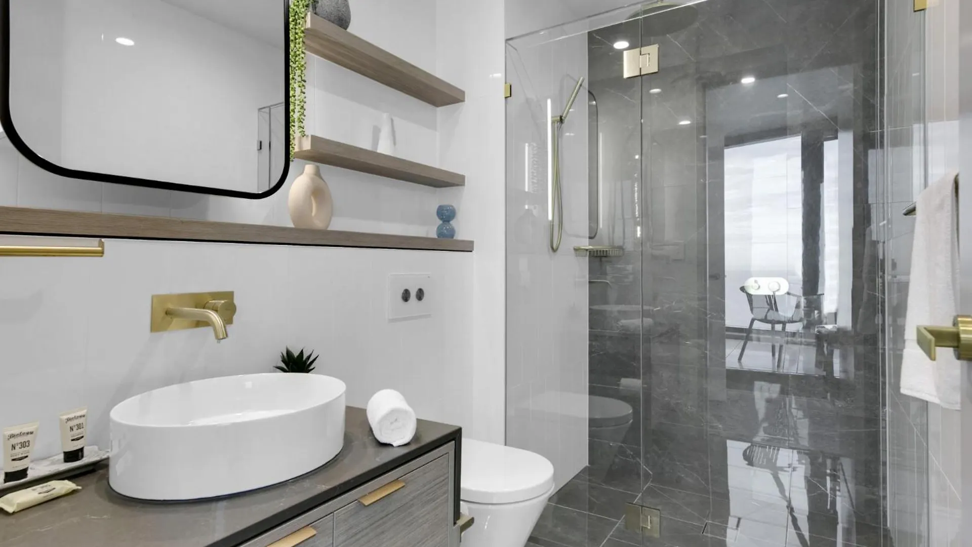 71st Floor Premium With Expansive Ocean Views *