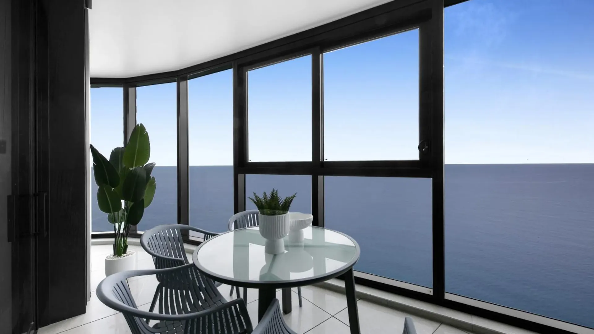 71st Floor Premium With Expansive Ocean Views Guldkusten