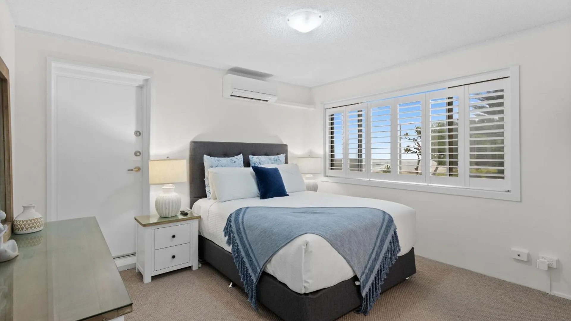 Wake To Waves In Spacious 3-bed Beachfront Unit Lejlighed *