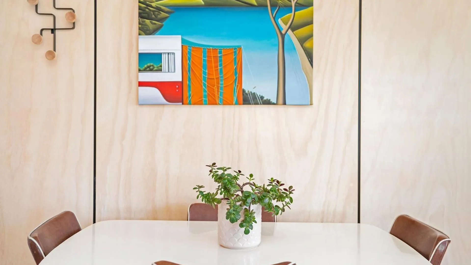 Apartment Lou's Tiki Pad *
