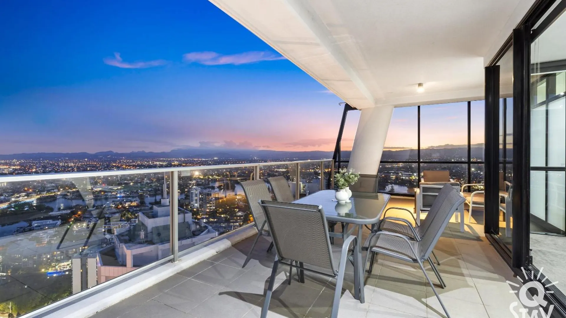 Apartament Private At Circle On Cavill - Q